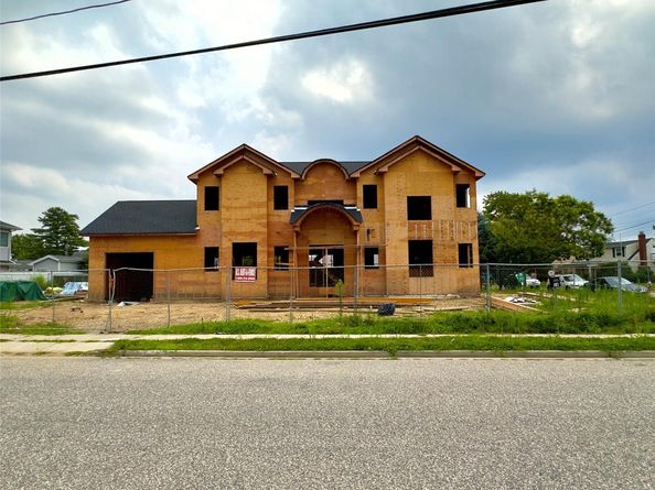 16 Violet Avenue, Hicksville NY 11801