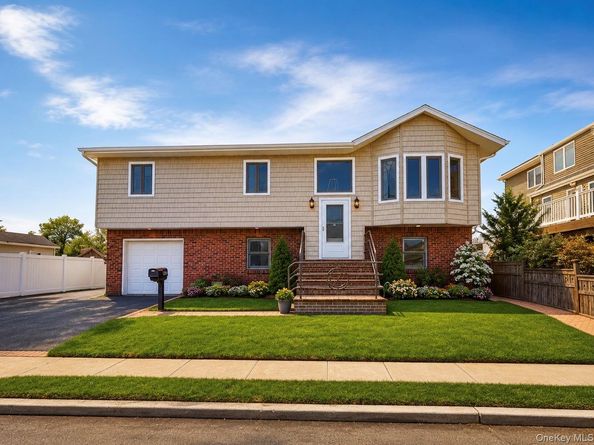 745 S 9th Street, Lindenhurst NY 11757