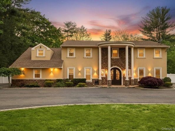 626 Caledonia Road, Dix Hills NY 11746