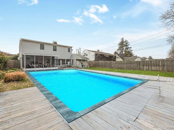 95 Elm Drive N, Levittown NY 11756