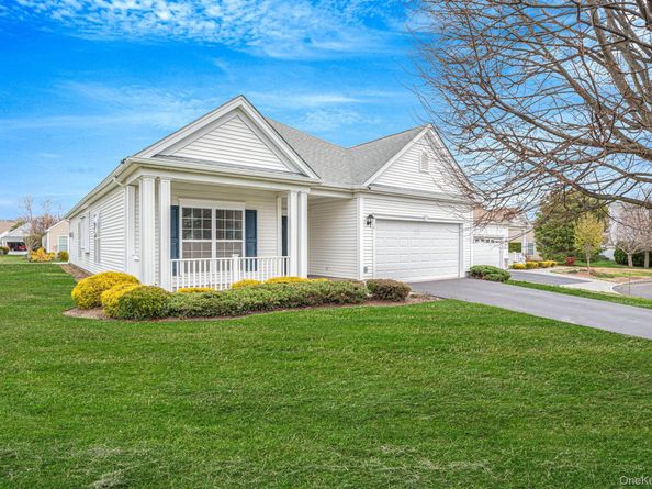 16 Oakhurst Court, Mount Sinai NY 11766