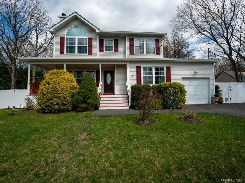 49 S Cozine Road, Center Moriches NY 11934