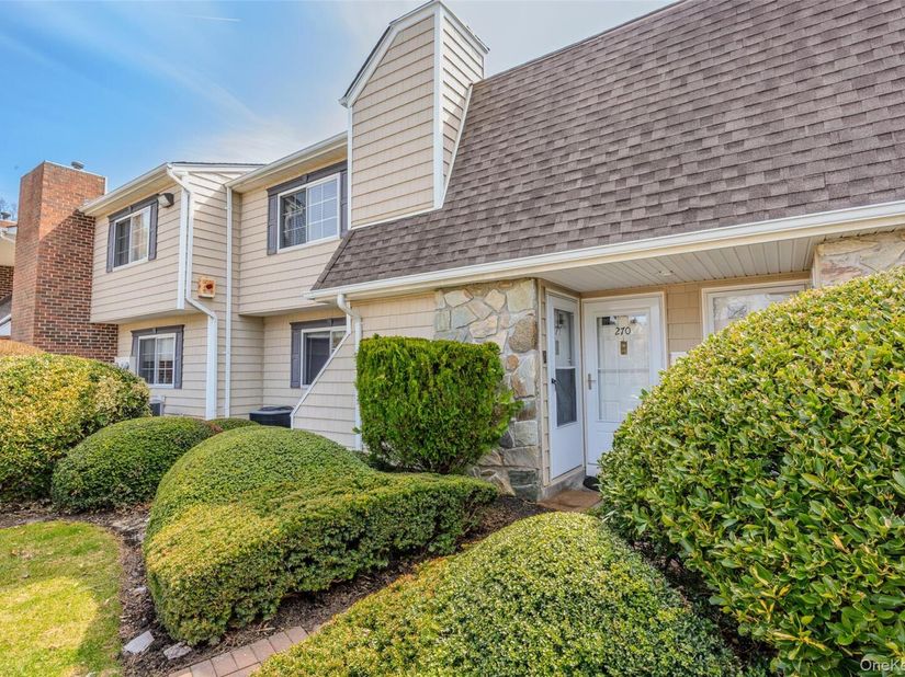 271 Lake Pointe Circle 271, Middle Island NY 11953