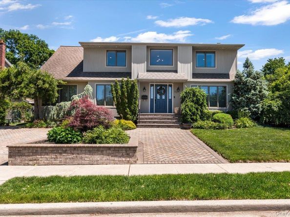 37 Sylvia Road, Plainview NY 11803