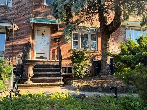 7350 52nd Road, Maspeth NY 11378