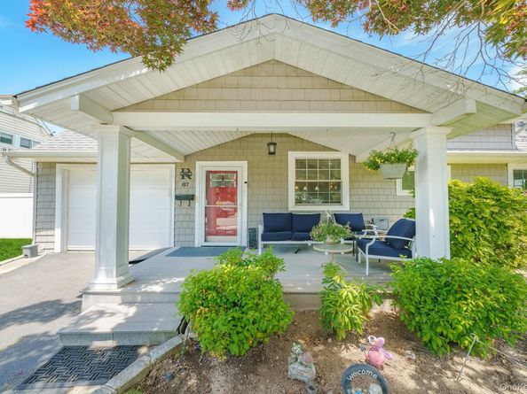 87 Tardy Lane N, Wantagh NY 11793