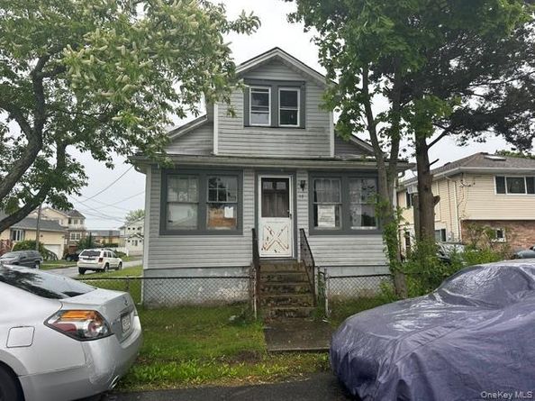 17 Mound Street, Lindenhurst NY 11757