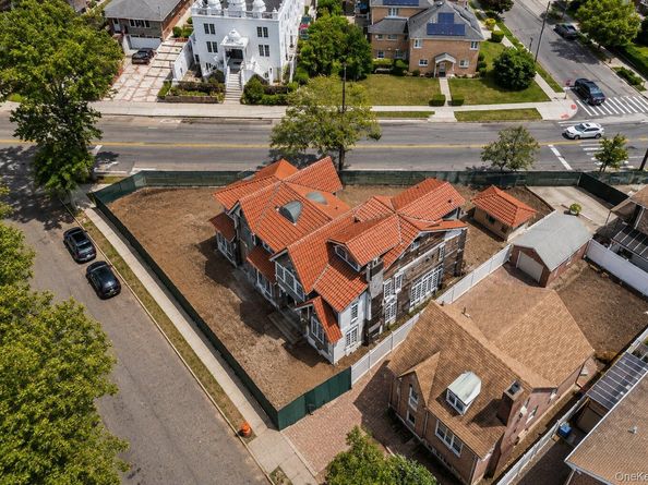 172-28 83rd Avenue, Jamaica Hills NY 11432