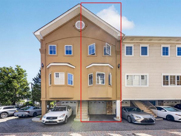 330 Maple Avenue 2, Westbury NY 11590
