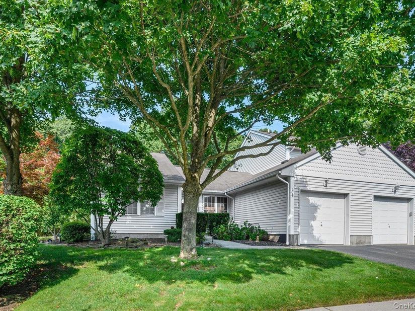 204 Mattituck Court, Melville NY 11747