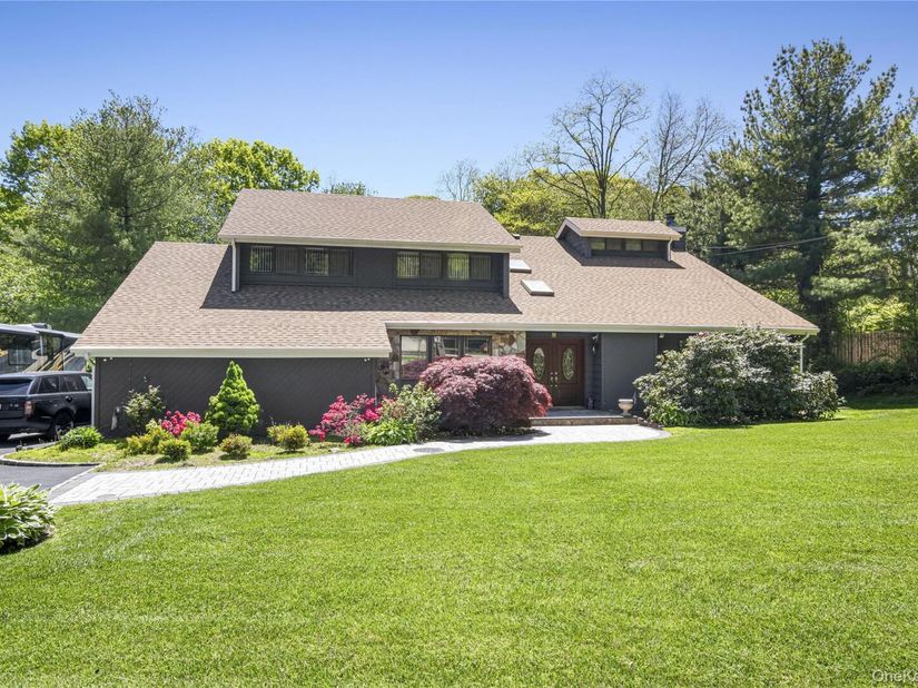 26 Candlewood Path, Dix Hills NY 11746