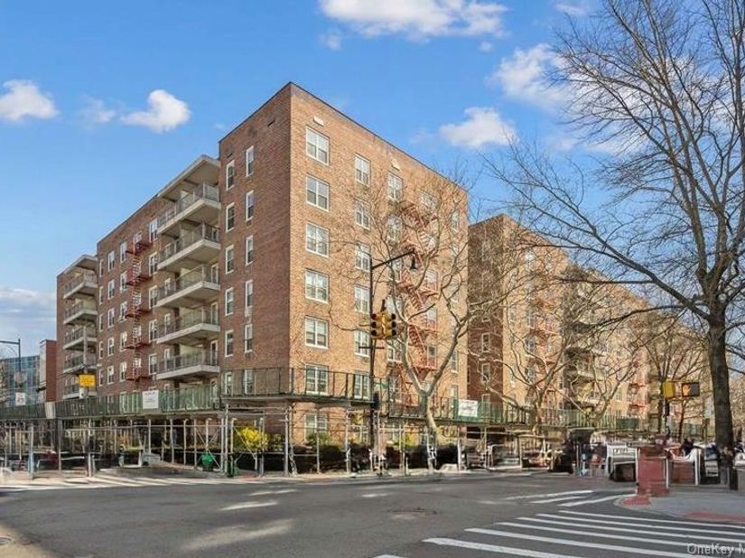 142-05 Roosevelt Avenue 517, Flushing NY 11354