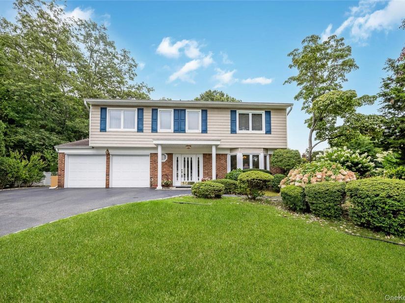 15 Melrose Lane, Commack NY 11725