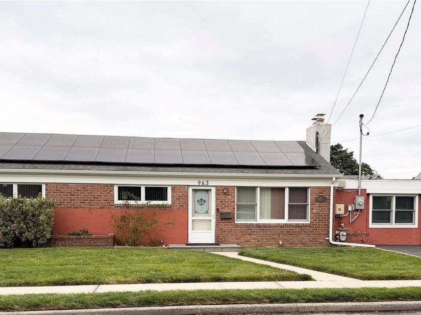 963 Hastings Street, Baldwin Harbor NY 11510