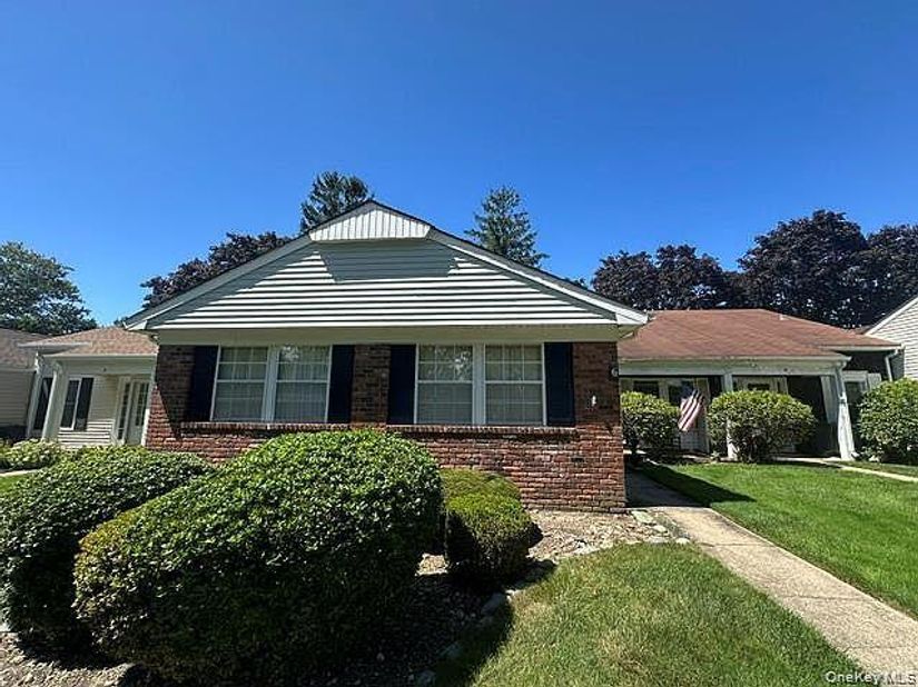 6 Cobblestone Way, Mount Sinai NY 11766