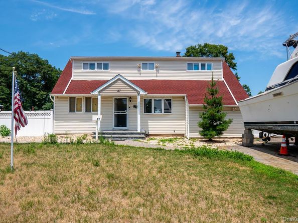 27 W Lakeland Street, Bay Shore NY 11706