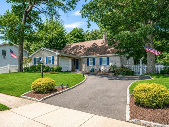 1A Richard Place, Ronkonkoma NY 11779