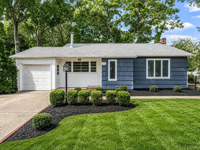 194 Phyllis Drive, Patchogue NY 11772