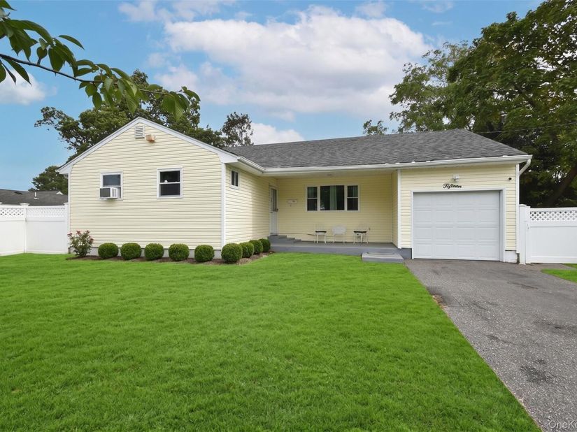 15 Center Avenue, Bay Shore NY 11706