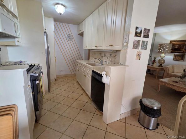 18-05 215th Street 5D, Bayside NY 11360