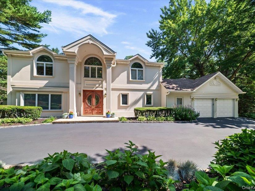 76 Wildwood Drive, Dix Hills NY 11746
