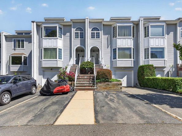 240-17 Oak Park Drive 73A, Douglaston NY 11362