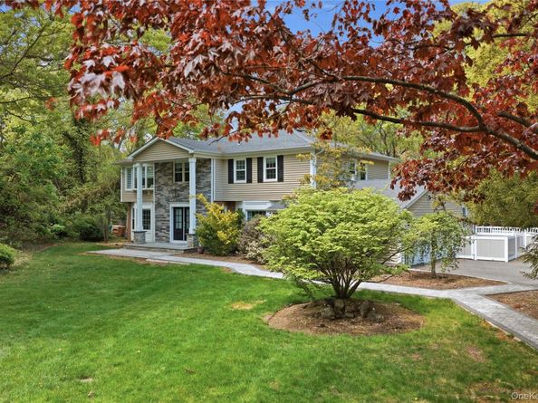 10 Stony Run Court, Dix Hills NY 11746