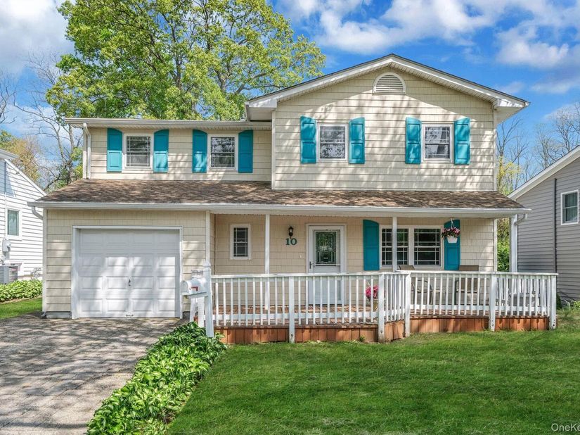 10 Magellan Avenue, Kings Park NY 11754