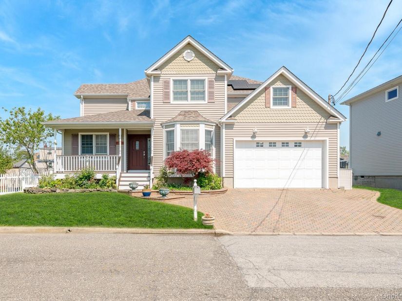 2683 Peconic Avenue, Seaford NY 11783