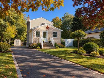147 N Evergreen Drive