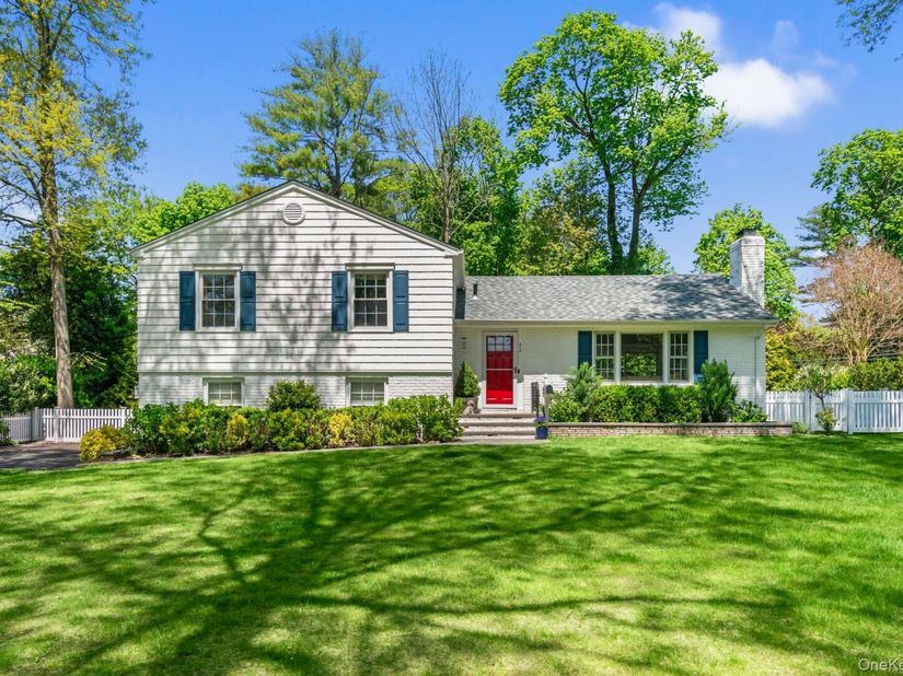 32 Wood Lane, Locust Valley NY 11560