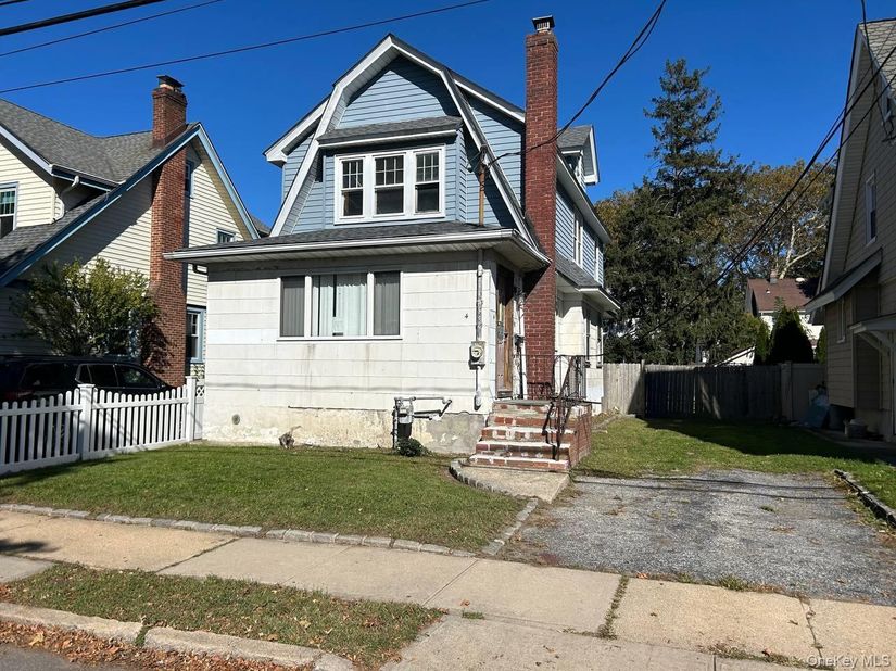 4 Everett Street, Lynbrook NY 11563