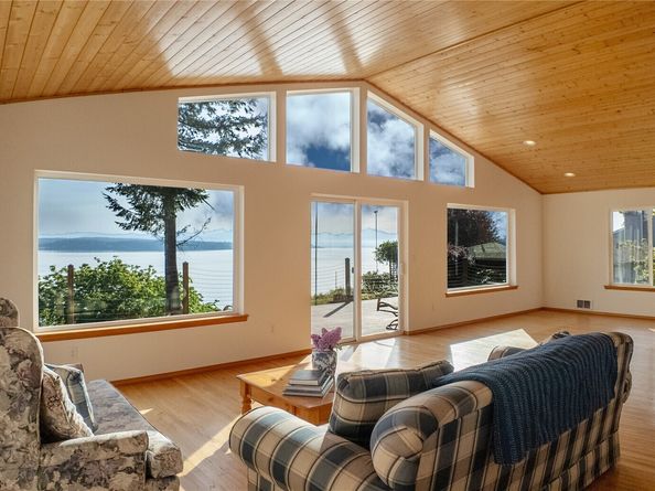 15 A Saratoga Drive, Hat Island WA 98206