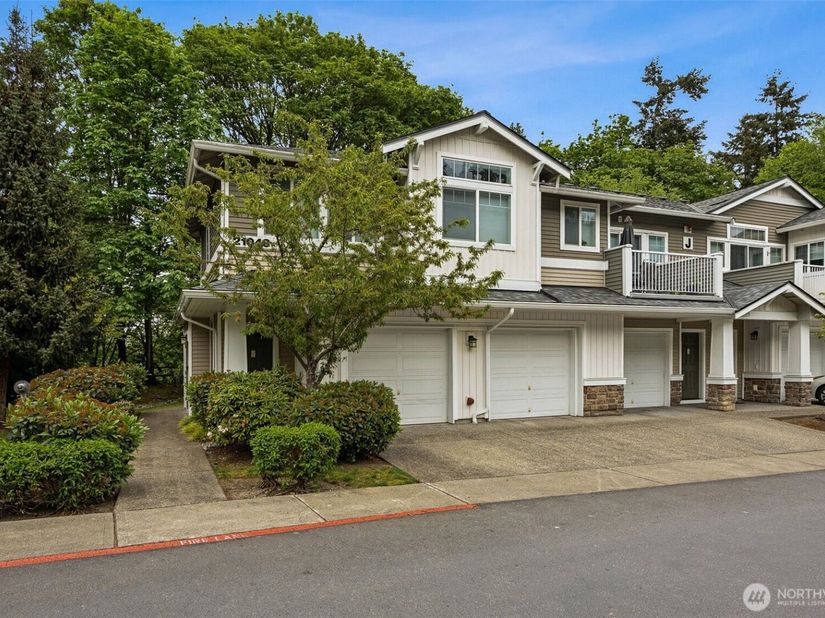21048 40th Place S J2, SeaTac WA 98198