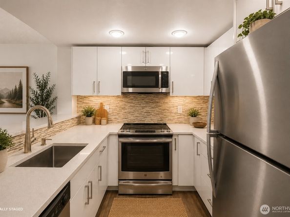 13717 Linden Avenue N 221, Seattle WA 98133