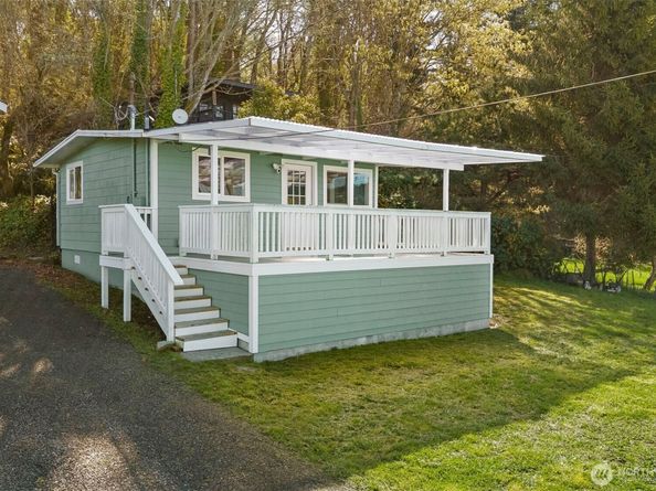 27830 Manzanita Beach Road SW, Vashon WA 98070