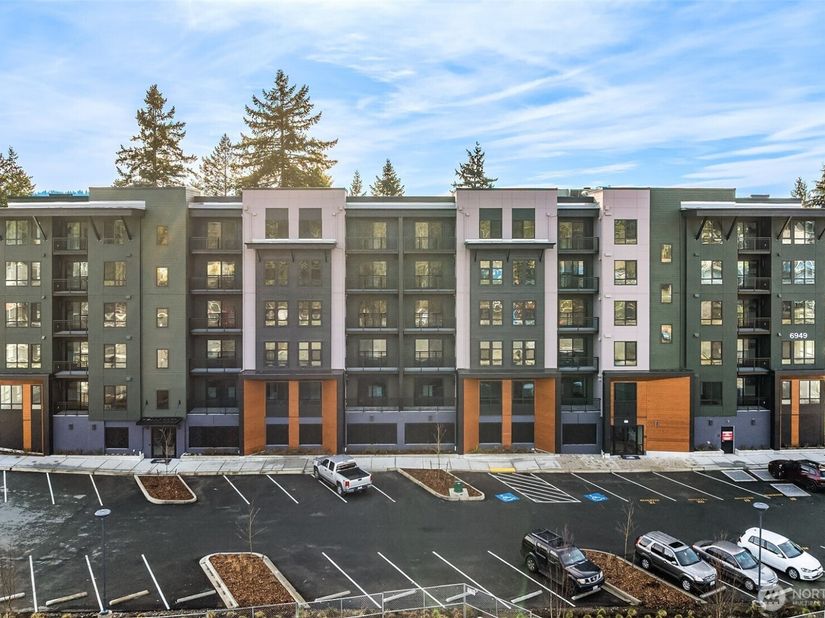 6949 NE 184th Lane 103, Kenmore WA 98028