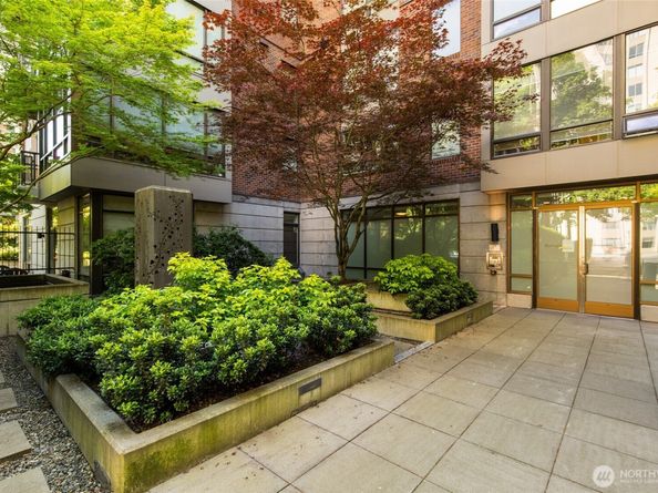 4547 8th Avenue NE 310, Seattle WA 98105