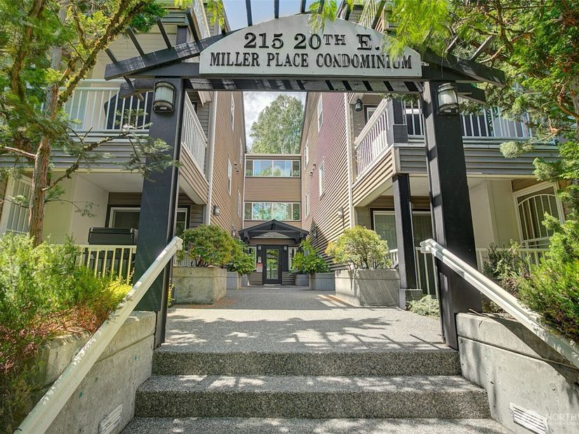 215 20th Avenue E 307, Seattle WA 98112
