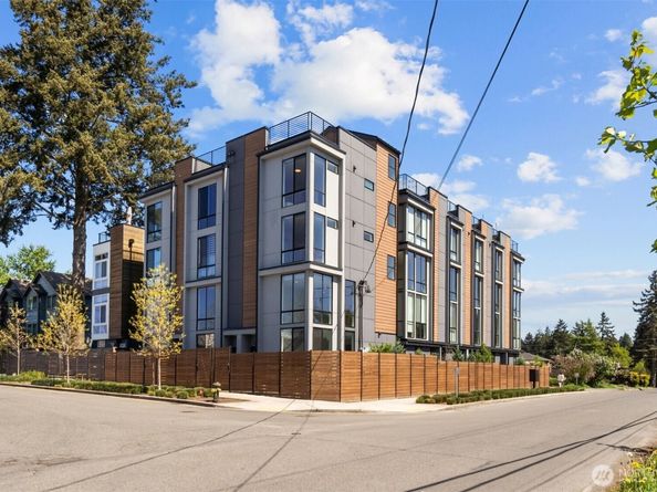 12000 31st Avenue NE, Seattle WA 98125