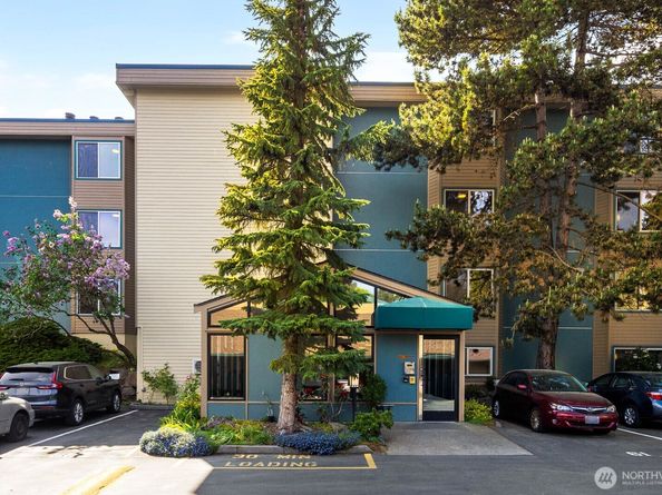 2210 NE 92nd St 104, Seattle WA 98115