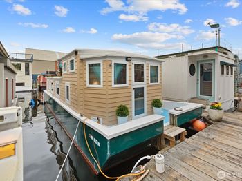 2143 N Northlake Way