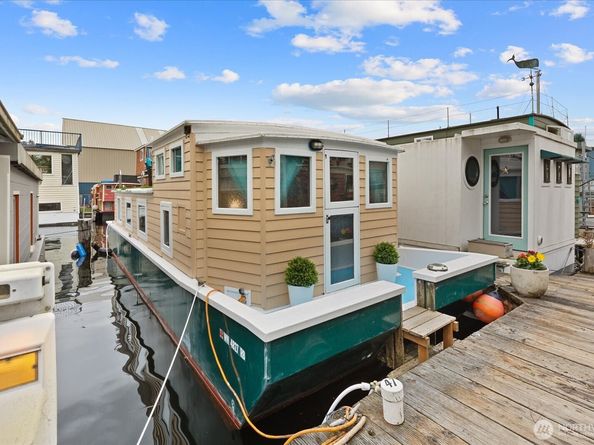 2143 N Northlake Way 47, Seattle WA 98103