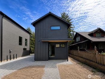 4909 SW Canada Drive