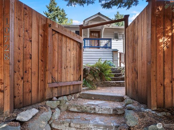10728 Stone Avenue N, Seattle WA 98133