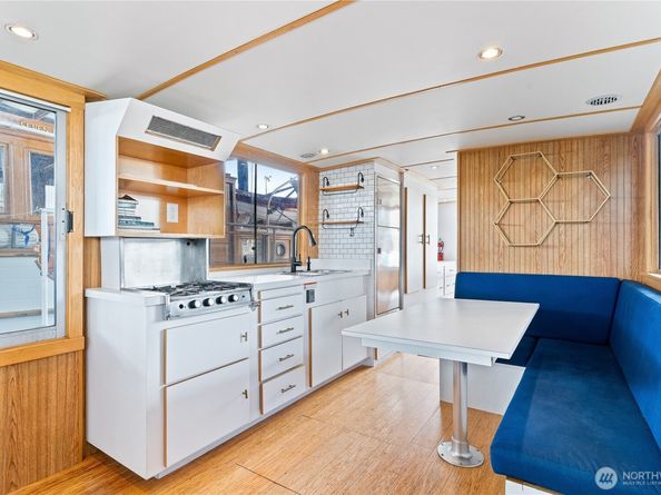 2401 N Northlake Way, Seattle WA 98103