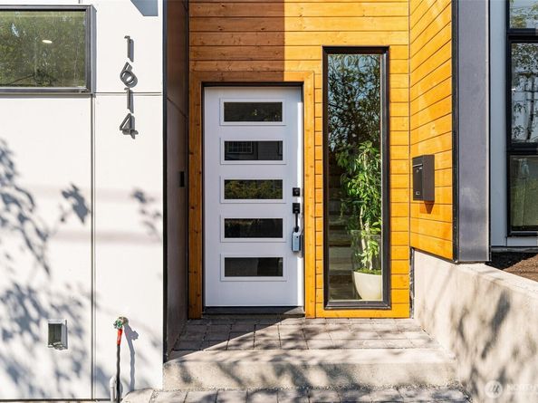 1614 S Juneau Street, Seattle WA 98108