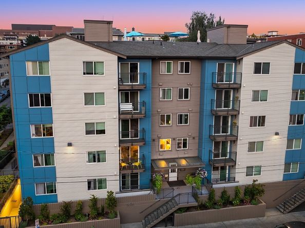 1616 Summit Avenue N203, Seattle WA 98122