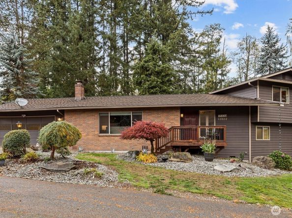 13922 Manor Way, Lynnwood WA 98087