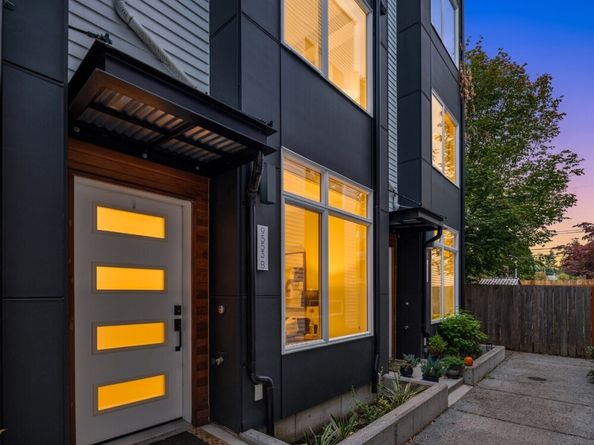 9553 Ashworth Avenue N B, Seattle WA 98103